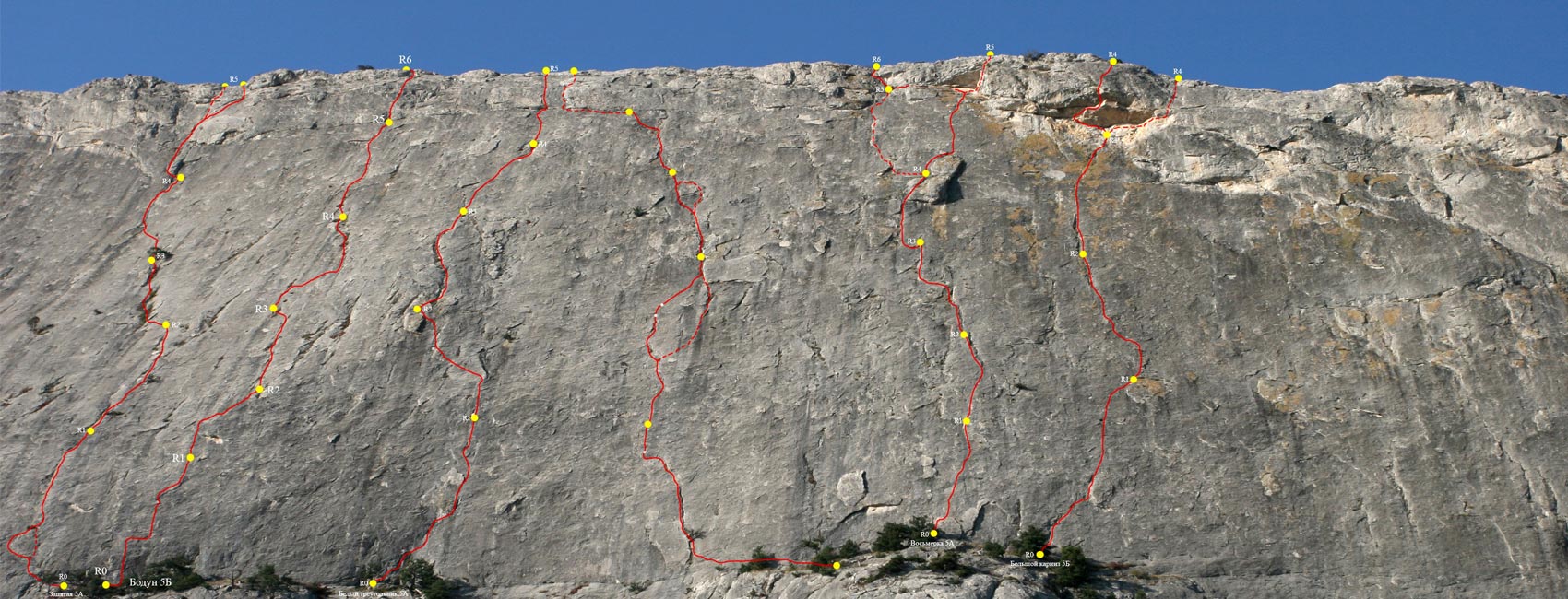 Обозначенные альпинистские маршруты на горе Сокол в Судаке
